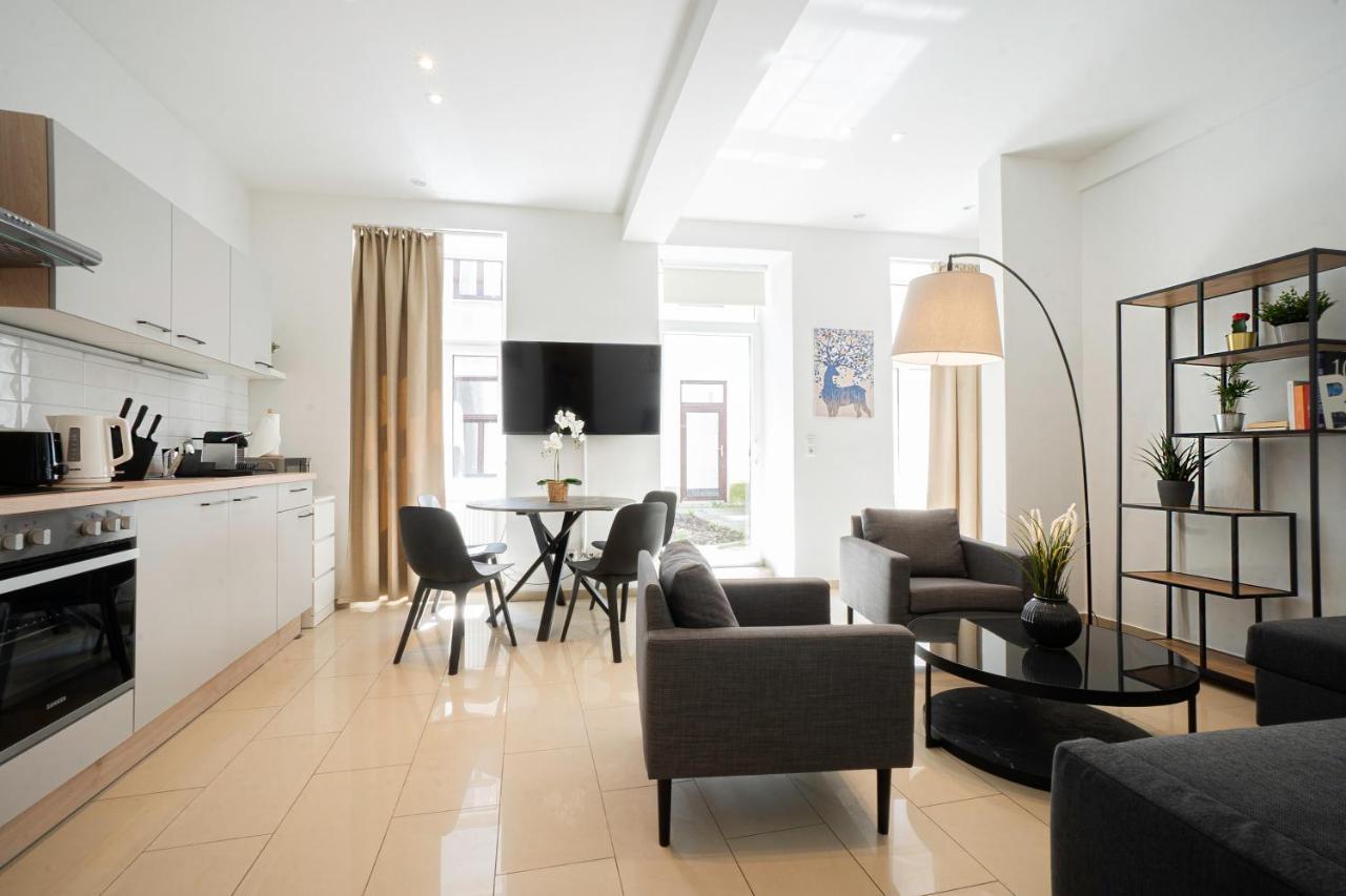Chic Newly-Renovated Apartment Steps From Subway In Vienna'S Hernals District Exterior photo