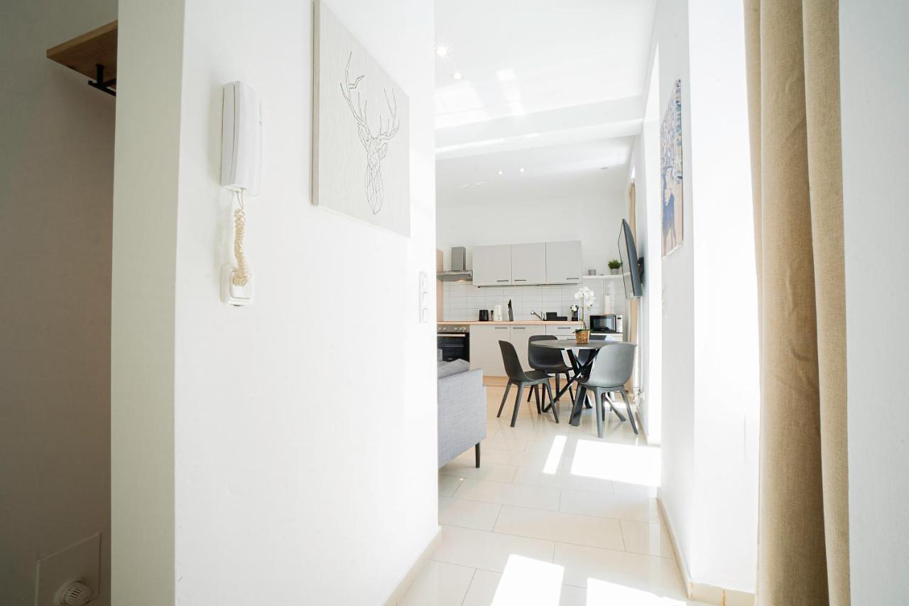 Chic Newly-Renovated Apartment Steps From Subway In Vienna'S Hernals District Exterior photo
