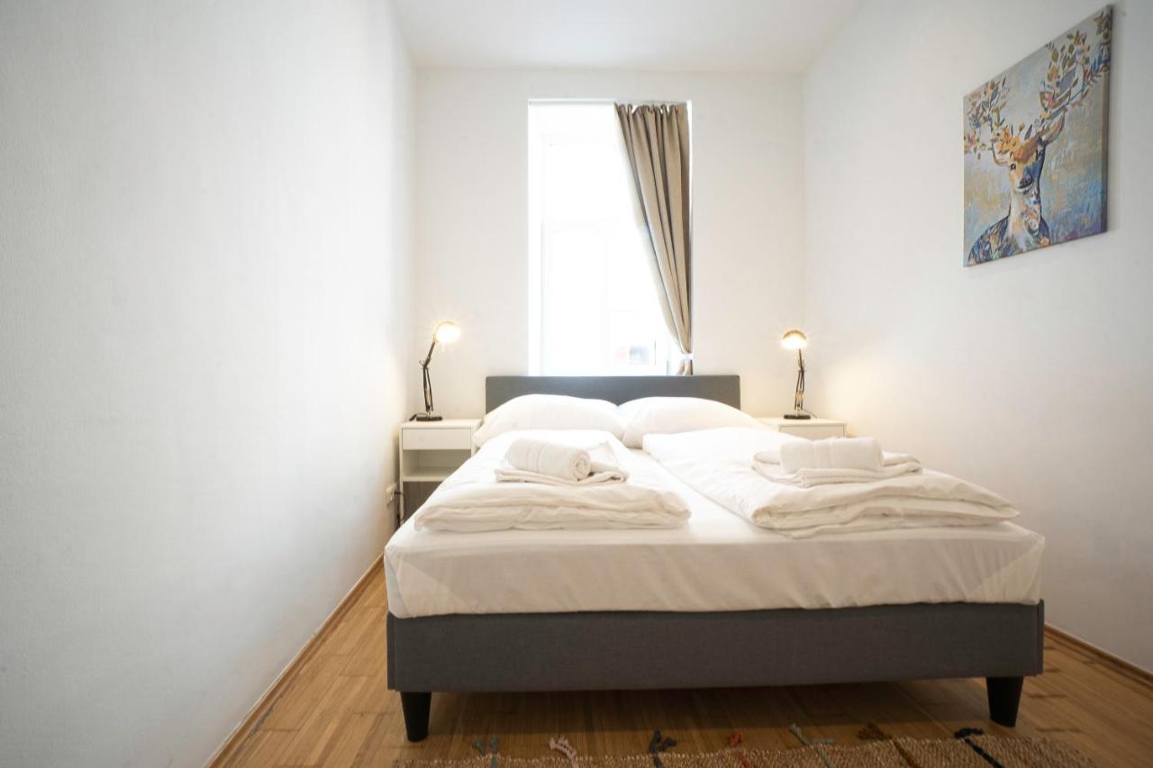 Chic Newly-Renovated Apartment Steps From Subway In Vienna'S Hernals District Exterior photo