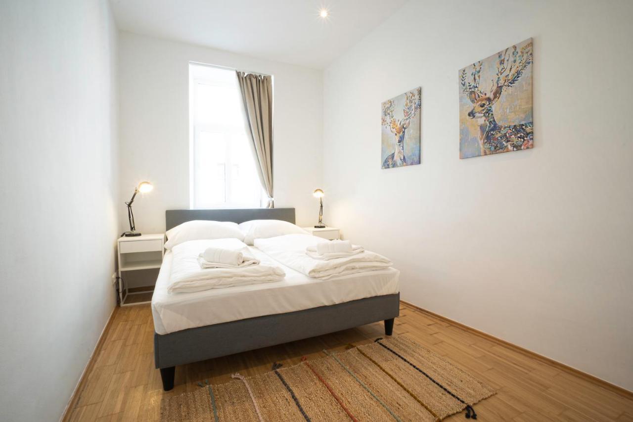 Chic Newly-Renovated Apartment Steps From Subway In Vienna'S Hernals District Exterior photo