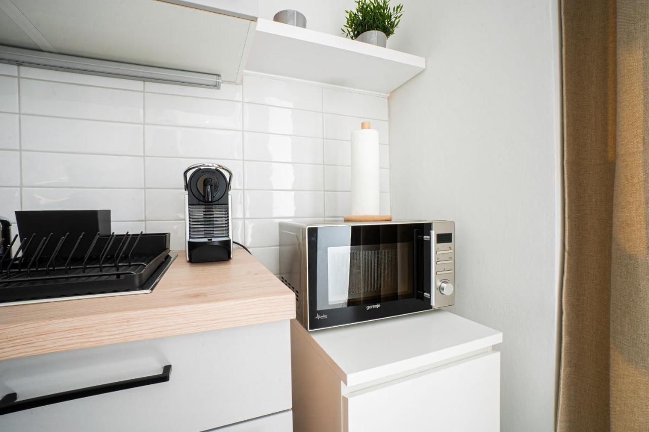 Chic Newly-Renovated Apartment Steps From Subway In Vienna'S Hernals District Exterior photo