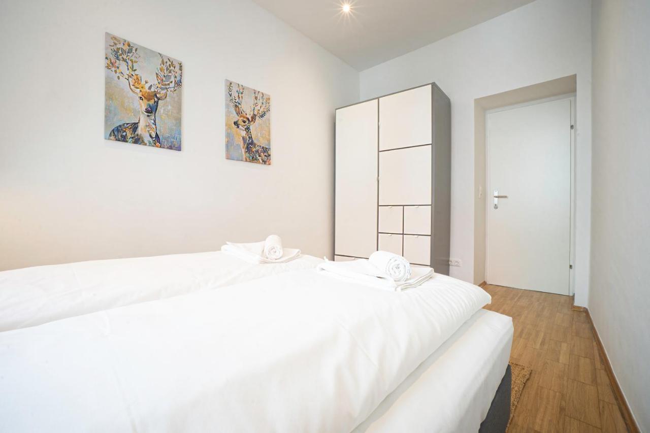 Chic Newly-Renovated Apartment Steps From Subway In Vienna'S Hernals District Exterior photo