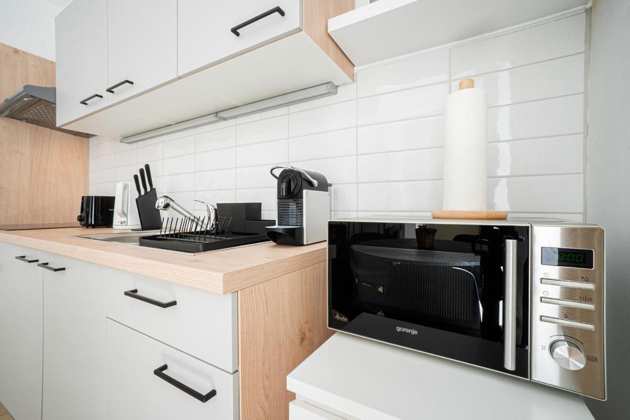 Chic Newly-Renovated Apartment Steps From Subway In Vienna'S Hernals District Exterior photo
