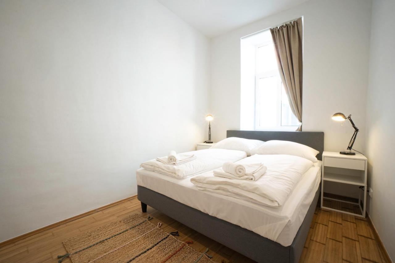 Chic Newly-Renovated Apartment Steps From Subway In Vienna'S Hernals District Exterior photo
